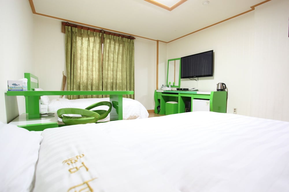 Фото Jeju Happy Hotel