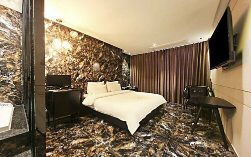 Гостиница Masan Almond Hotel в Чханвоне