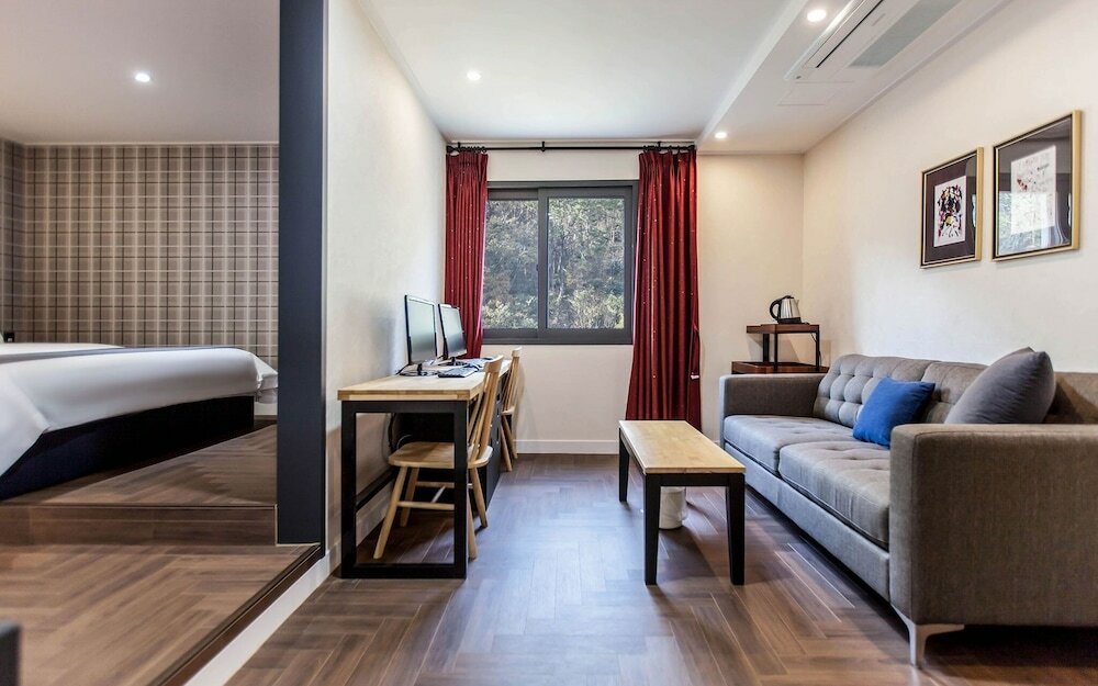 Фото Changwon Jinhae Yongwon Brown Dot Hotel