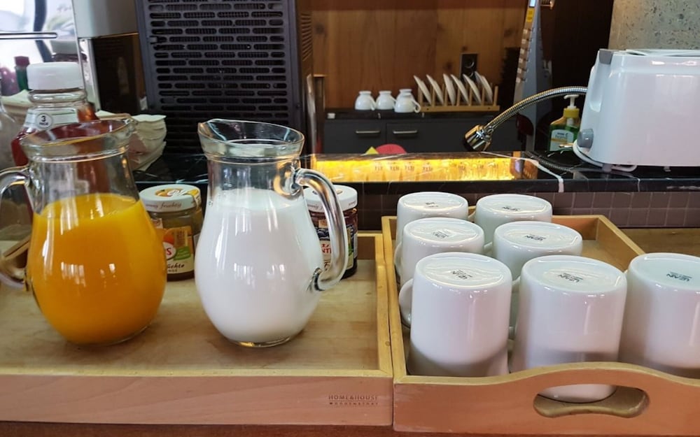 Фото Changwon Jinhae Yongwon Brown Dot Hotel