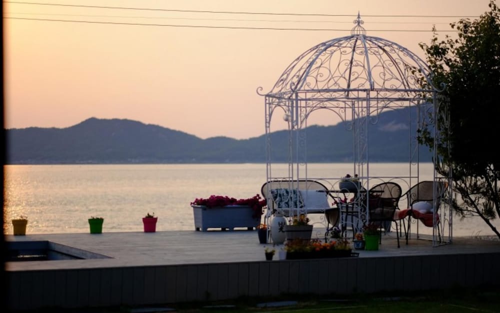 Фото Ganghwado Sunsets and Ocean Pension