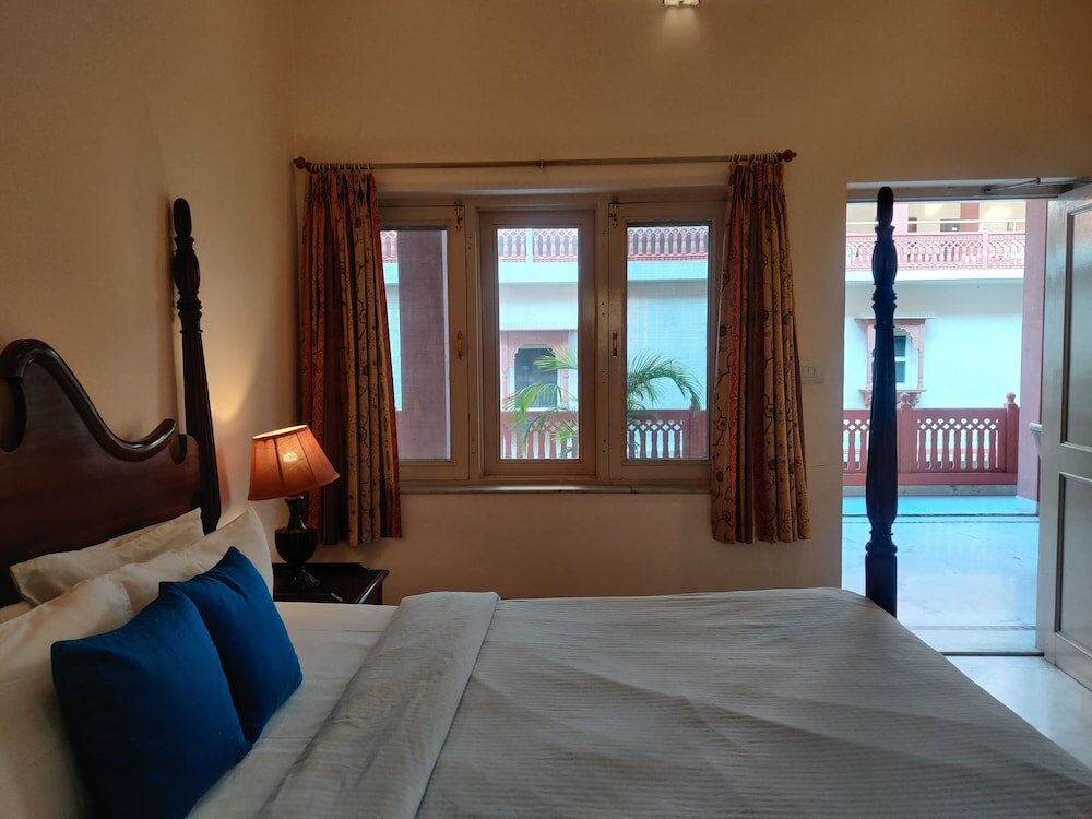 Фото Suryaa Villa - A City Centre Hotel