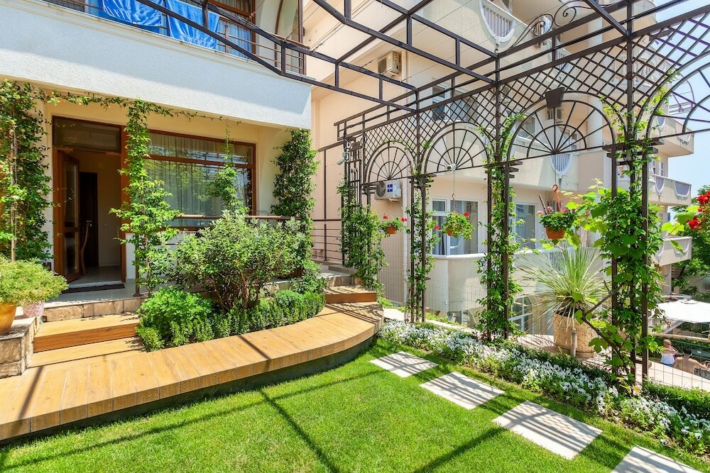 Фото Грейс Наири