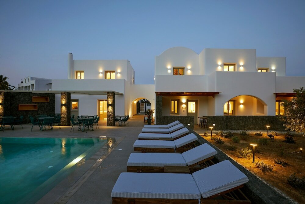 Фото Mountain and Sea Suites