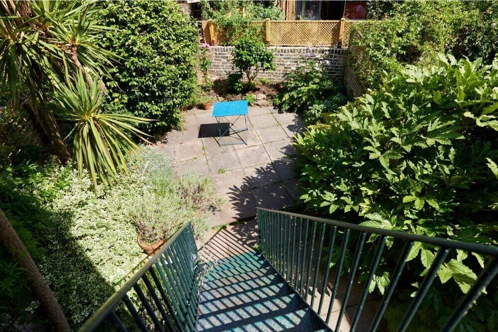 Фото The Battersea Crib - Dazzling 3bdr Flat With Garden