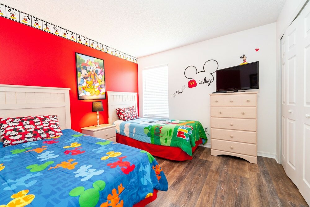 Фото 87631 Games Room+2-masters+hottub+water View!