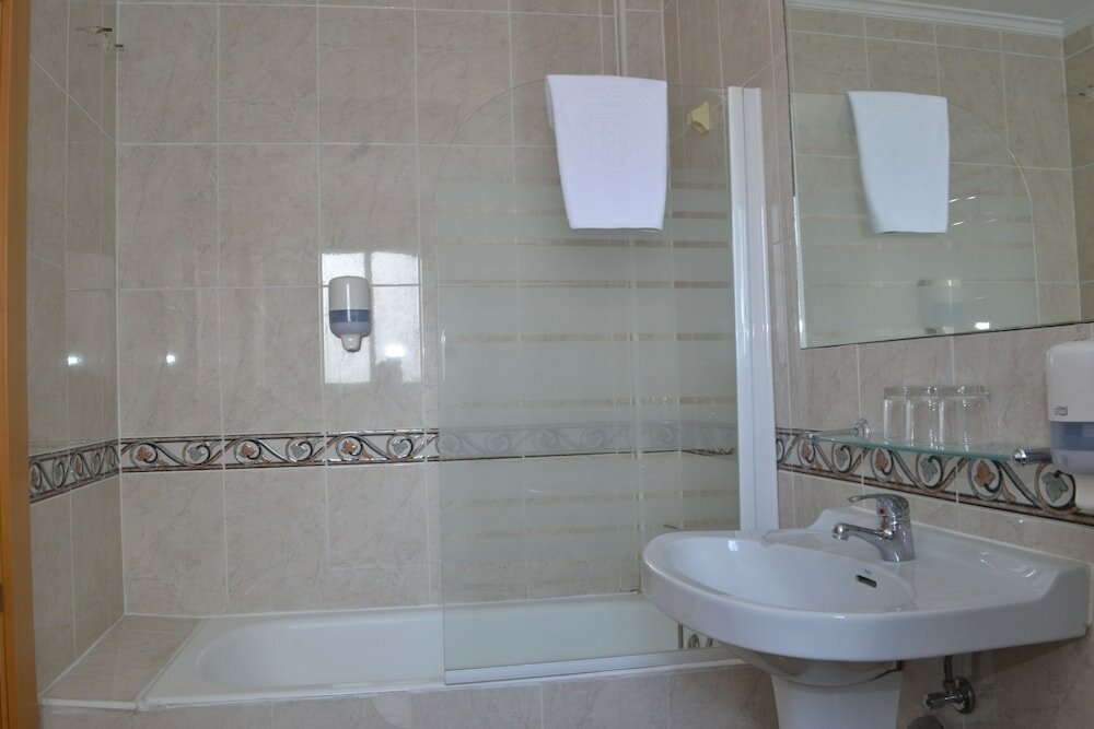 Фото Hostal Cataluña