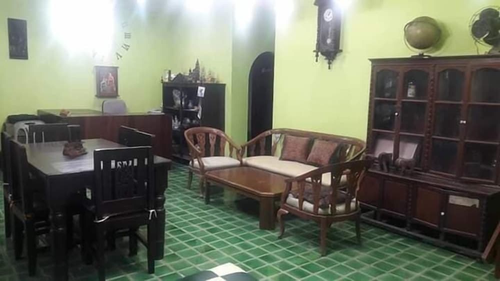 Фото Plus Hostel Ayutthaya