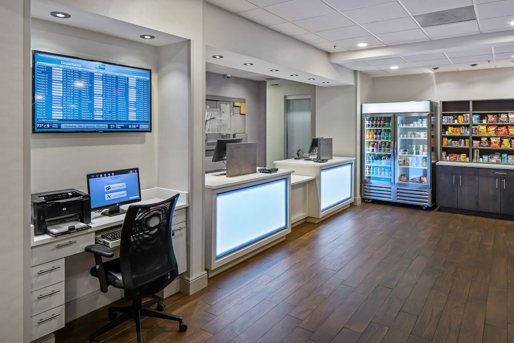 Фото Holiday Inn Express Atlanta Airport - College Park, an Ihg Hotel