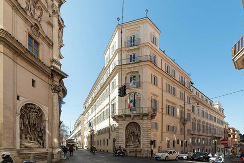 Domus Domi Barberini Sq