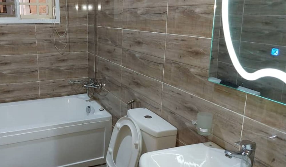 Фото Hassan Sunmonu Court