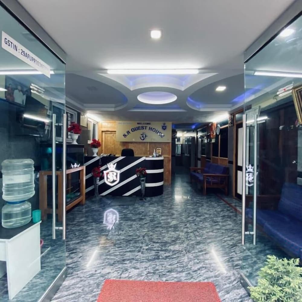 Фото S R Guest House