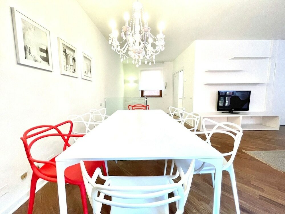 Фото Large modern 2-storey house in the heart of Verona