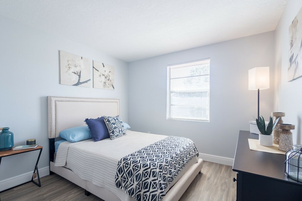 Фото Sleeps 6 Hot Tub Fenced Yard Cozy Chic