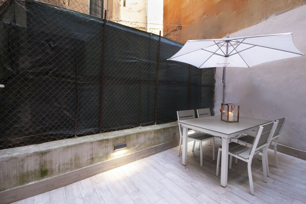 Фото Piazza Vittorio Emanuele Netflix Studio