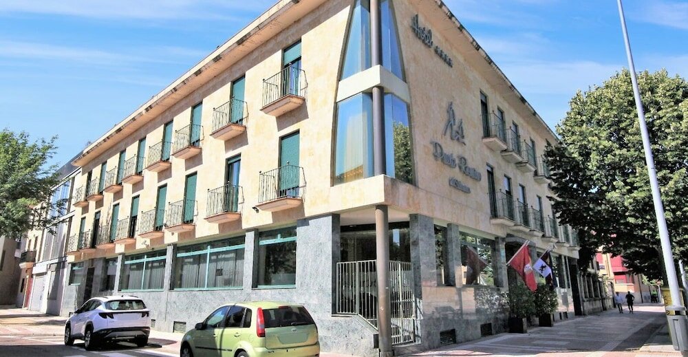 Фото Hotel Ele Puente Romano