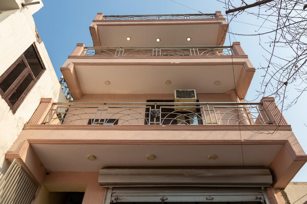 Фото Eat Sleep Wander Studio Apartments