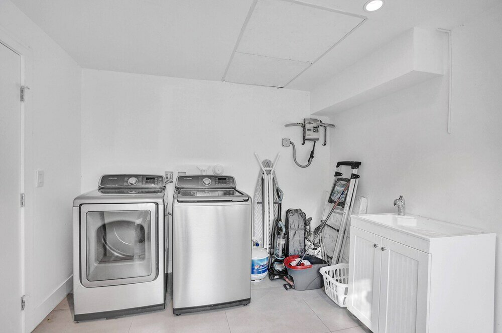 Фото Gorgeous 5br Home with Heated Pool