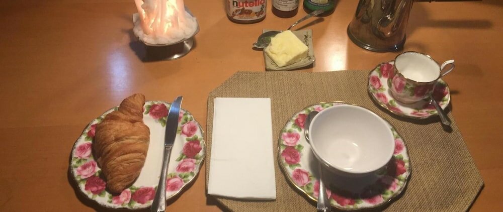 Фото Mediterranean Edmonton BnB