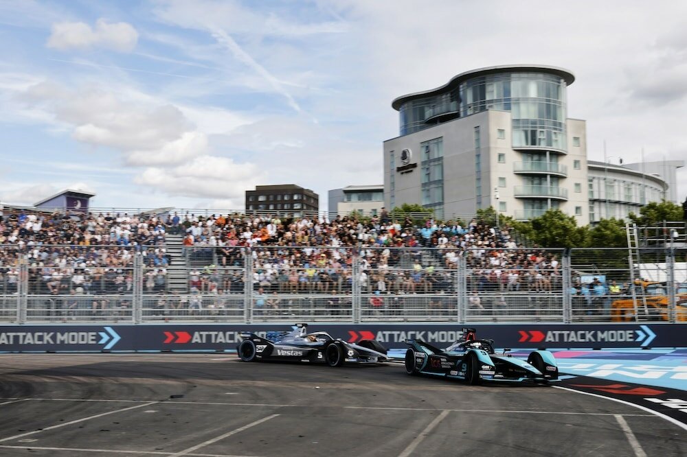 Фото DoubleTree by Hilton London ExCeL