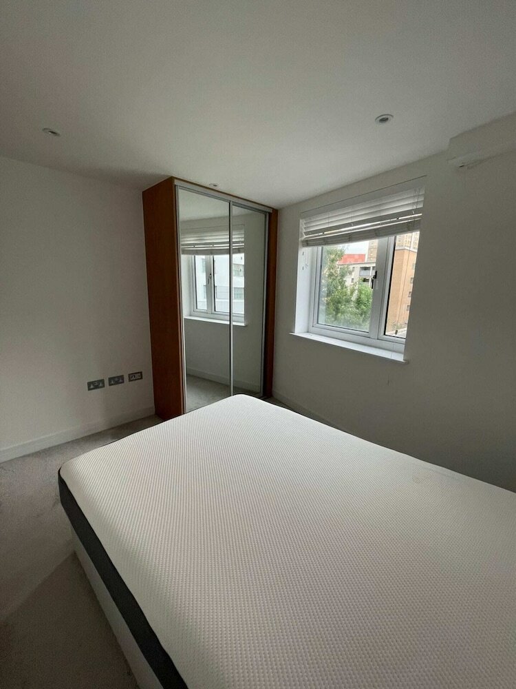 Фото Bright & Modern 2 Bedroom Flat W/balcony - Whitechapel!