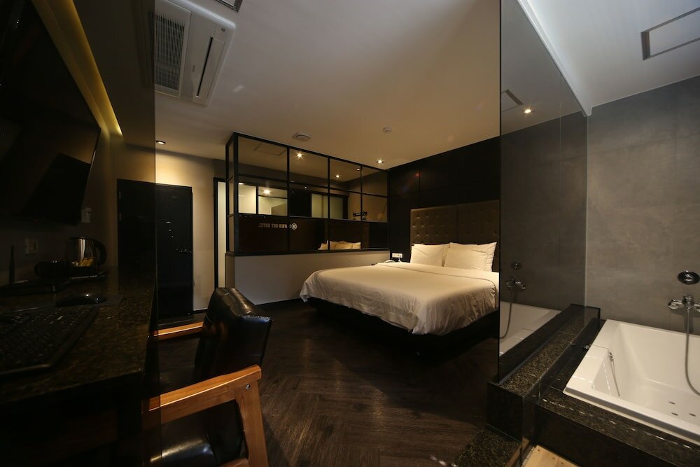 Фото Brown Dot Hotel Beomil