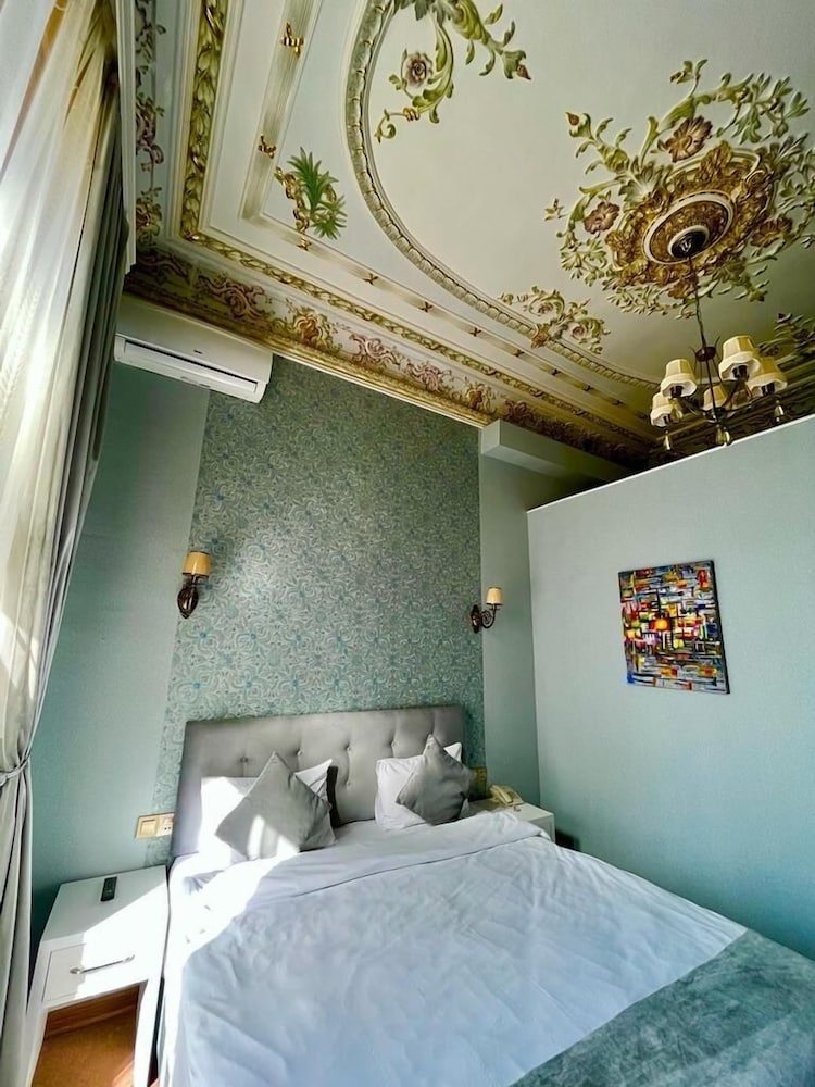 Фото Nizami Central Street Hotel