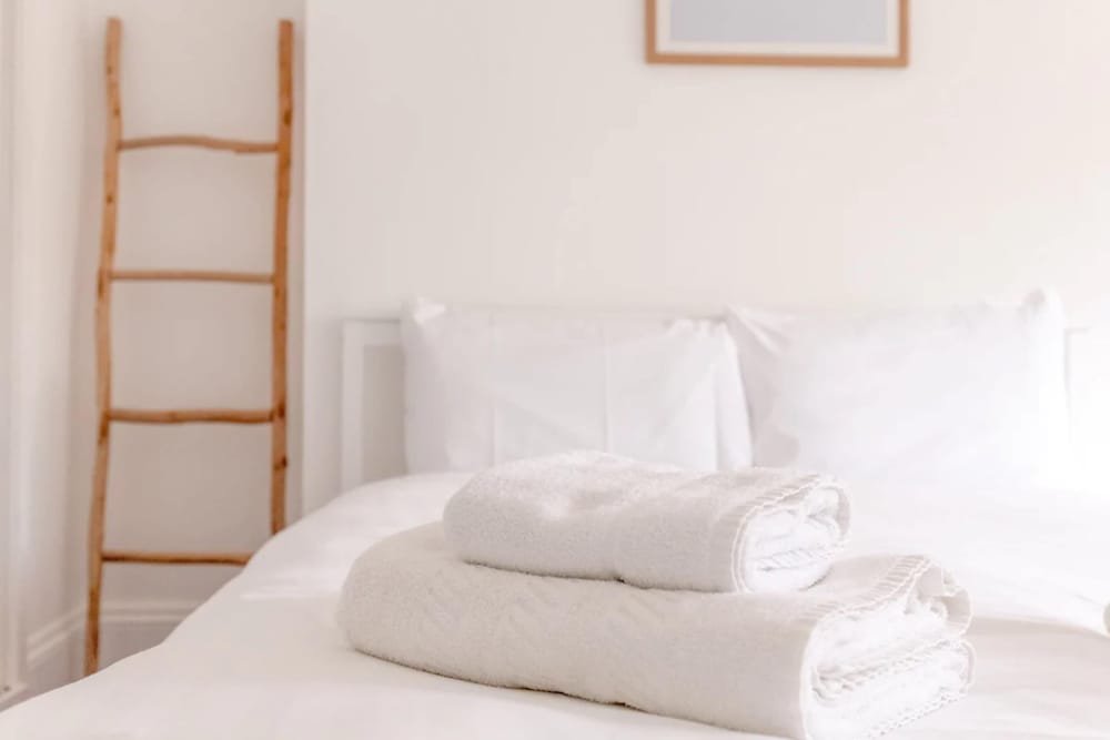 Фото Stylish 2 Bedroom Apartment Beside Putney Station