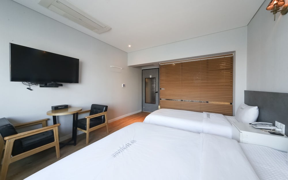 Фото Busan Myeongji Heritage Design Hotel