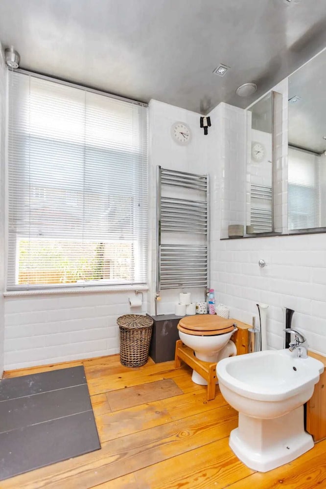 Фото Quirky 2 Bedroom Apartment in Elephant and Castle