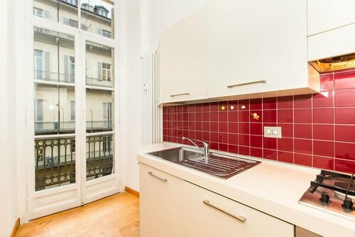 Апартаменты Porta Susa Central & Roomy Flat в Турине