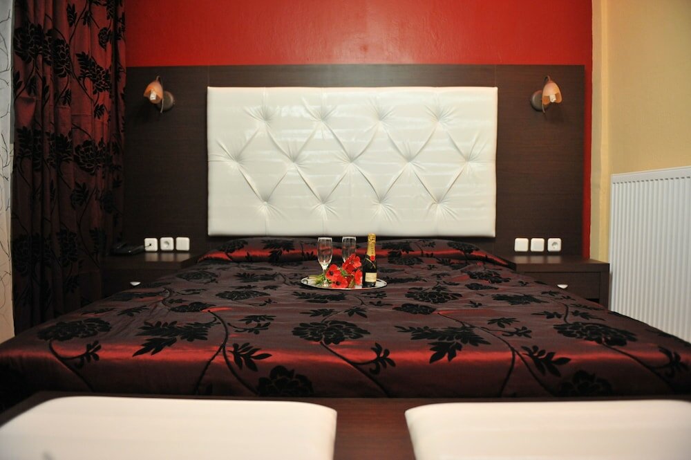 Фото Hotel Emporiko