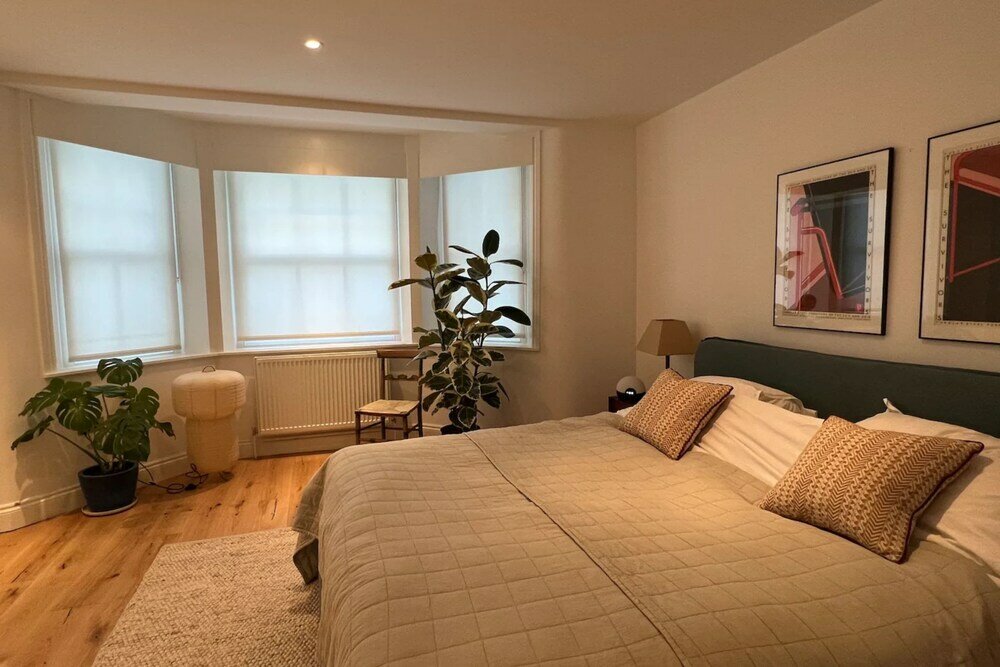 Фото Spacious and Bright 1 Bedroom Flat in Notting Hill