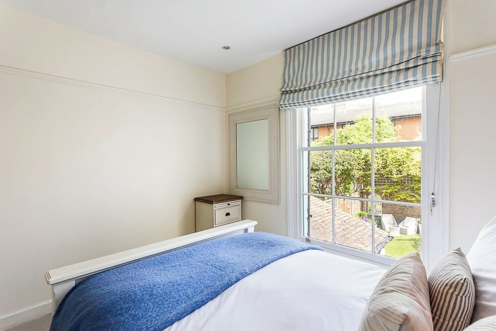 Фото Charming Georgian Country-style Cottage