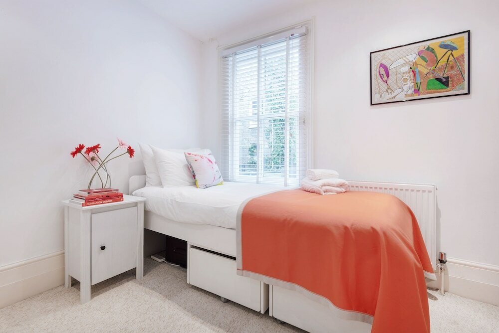 Фото Colourful West Kensington Home Close to Earls Court