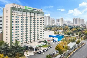 Гостиница Holiday Inn Express Zhengzhou, an Ihg Hotel