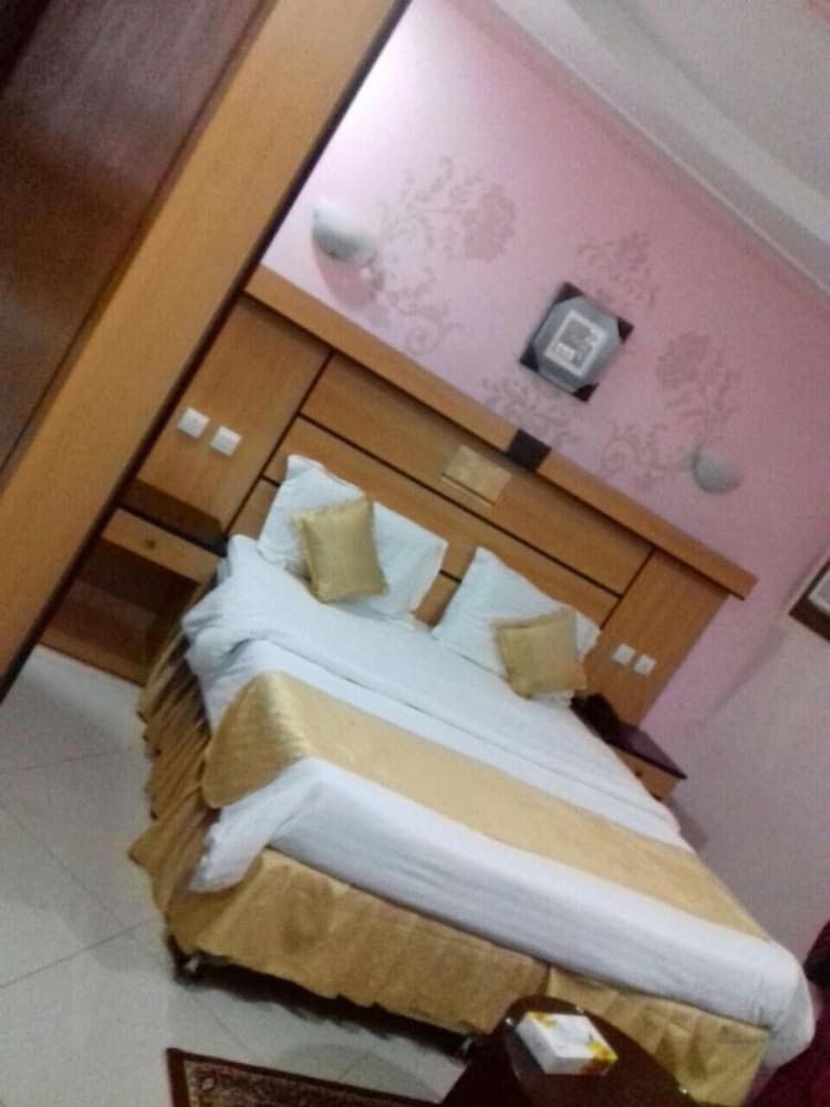 Фото Qanadil Al Raha Hotel Apartments