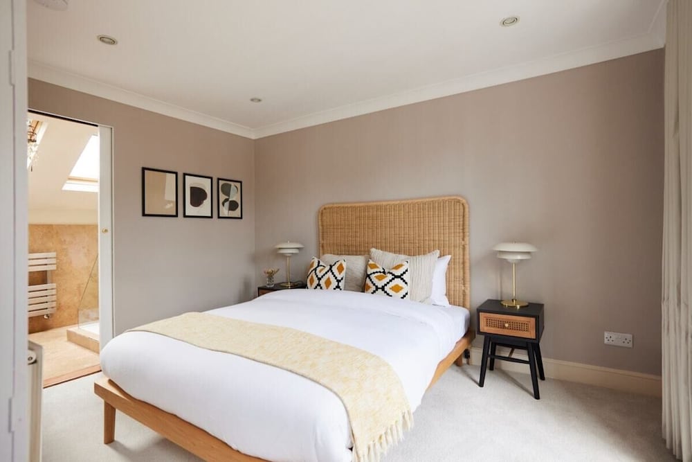 Фото The Chelsea Crib - Prestigious 3bdr House With Garden