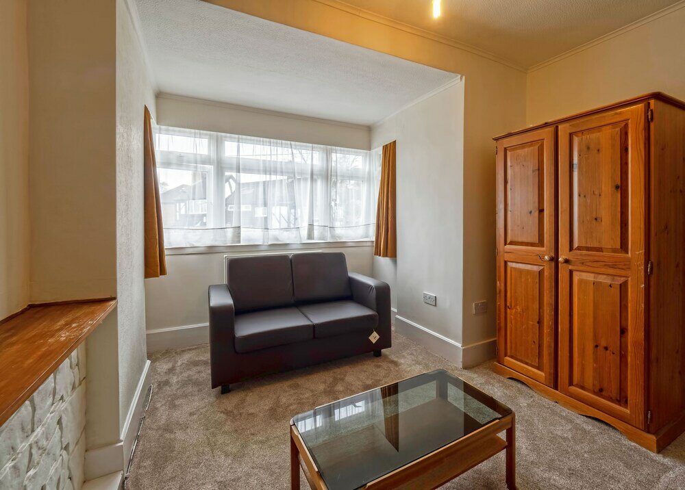 Фото 2 Bedroom Apt in Residential Locality