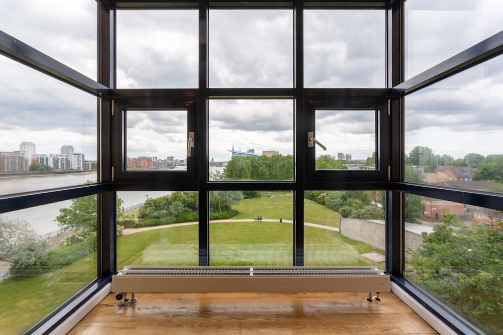 Фото Bright, Modern One-bed With Stunning View of Thames