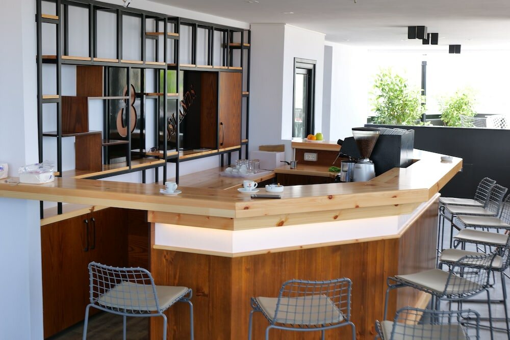 Фото 3 Island Hotel