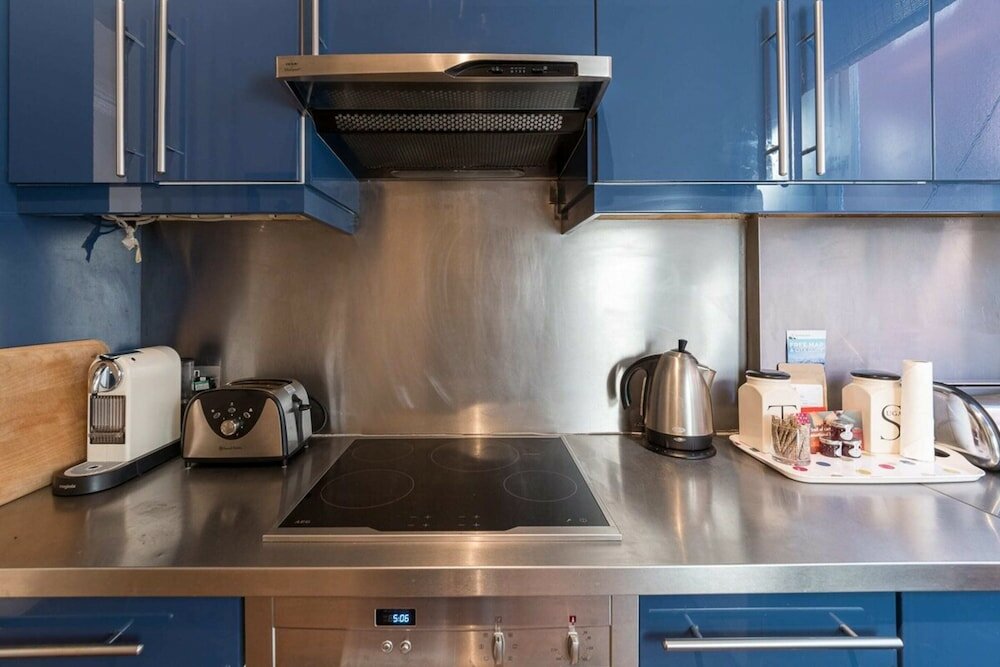 Фото Homely 2 Bedroom Victorian Apartment in Hampstead