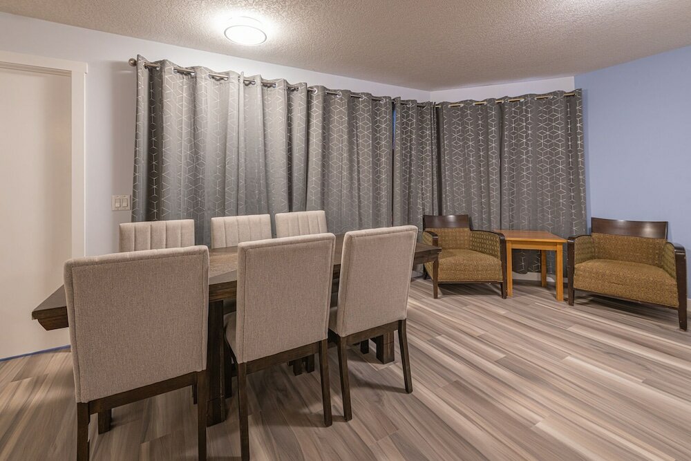 Фото 4 Bedrooms Suite - Group of Families