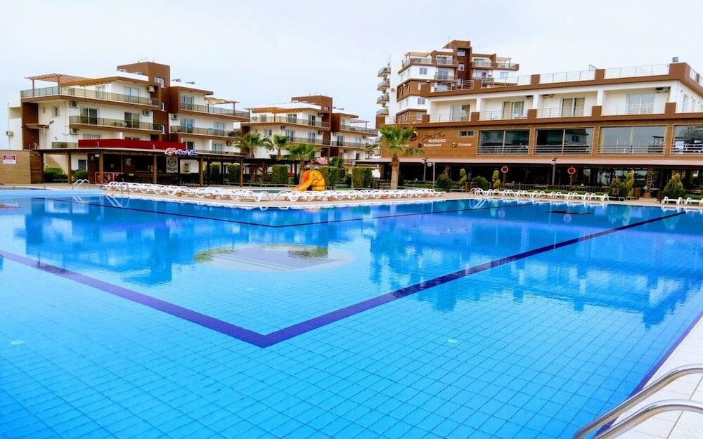 Фото One Bedroom Apartment at Longbeach