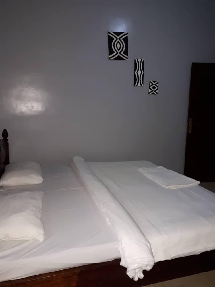 Фото Airport Hill Guest House