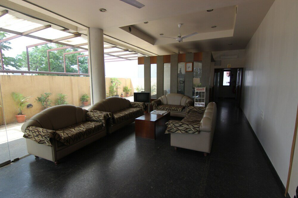 Фото Hotel Sumanchandra Suites