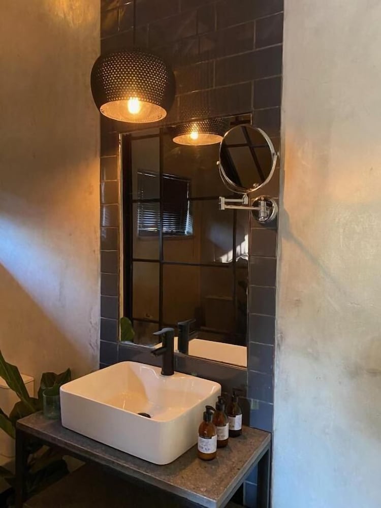 Фото Four20 Bespoke Hotel