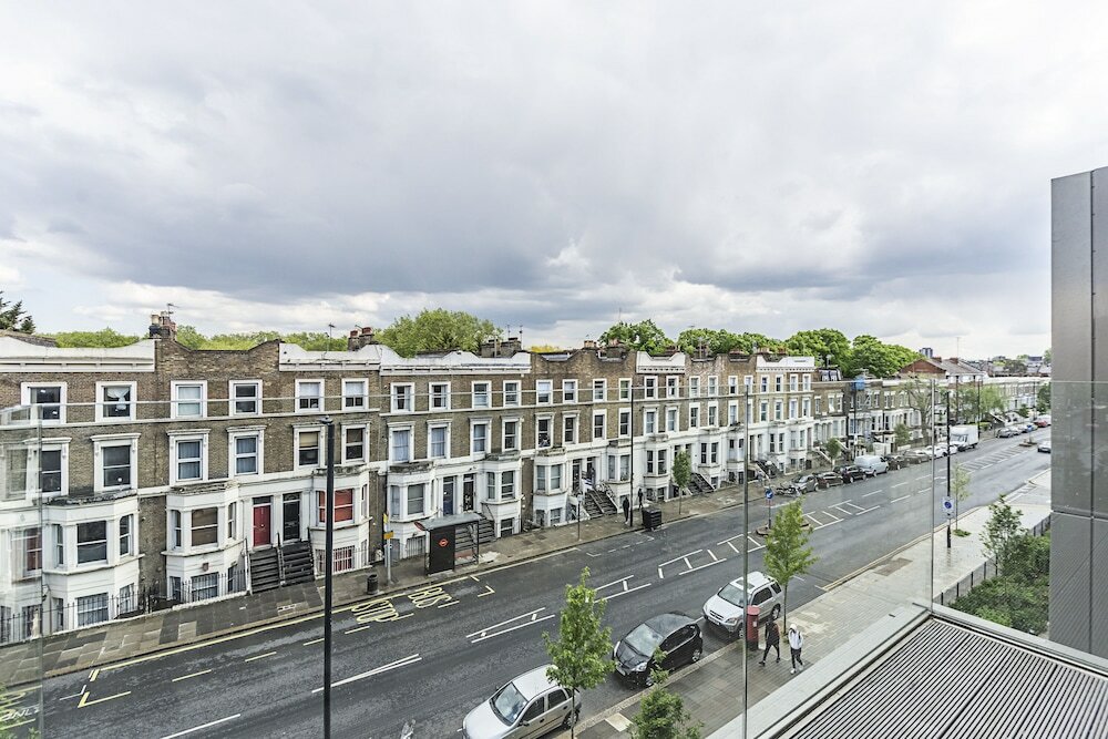 Фото Stunning Brand New Westminster Apartment