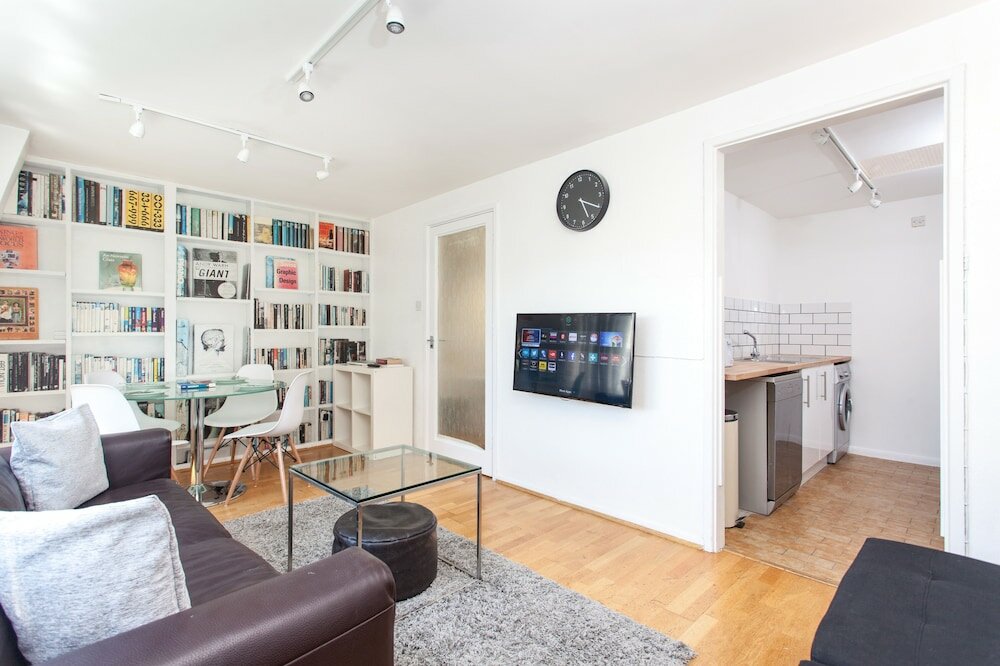 Фото Oxford Street & Soho Modern 2 Bed Apt