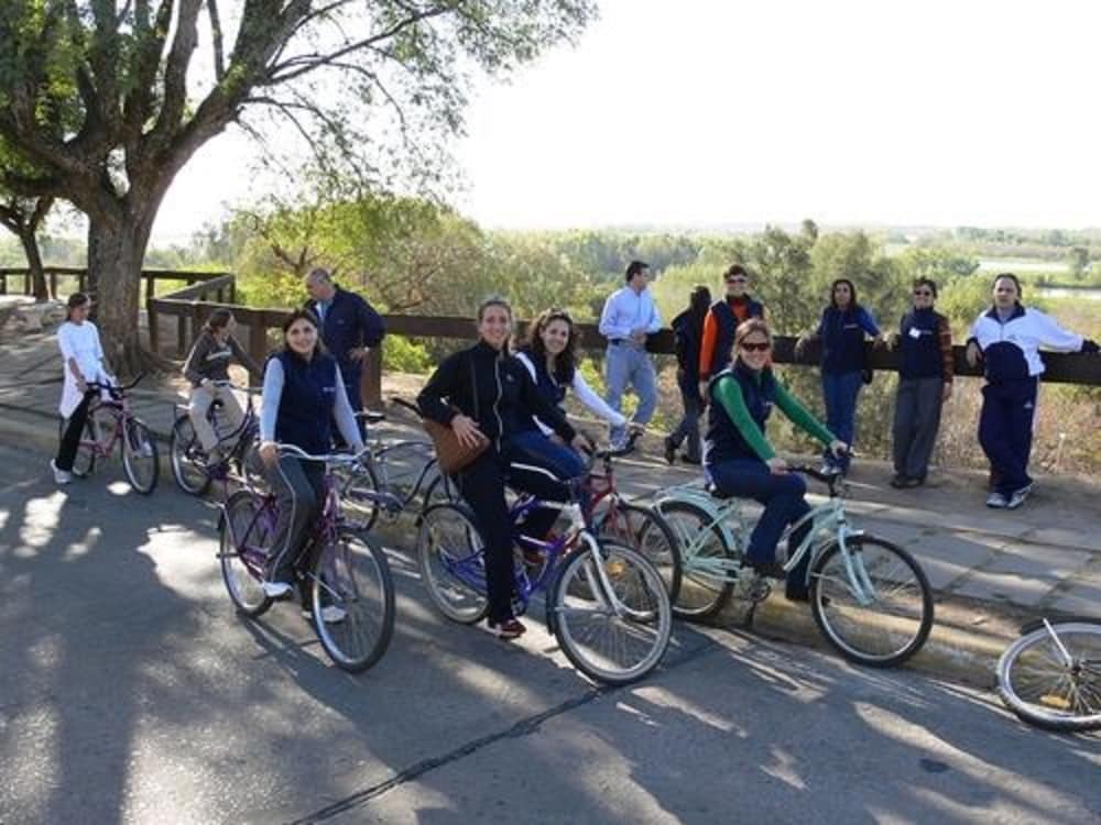 Фото Howard Johnson by Wyndham San Pedro Resort & Marina